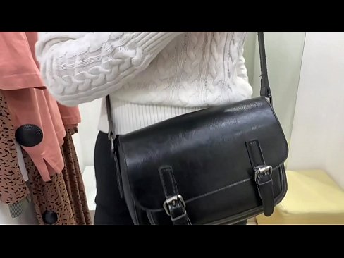❤️ Публічна мастурбація молодої сучки FeralBerry фалоімітатором у примірочній ❤️ Просто порно у нас ❌️