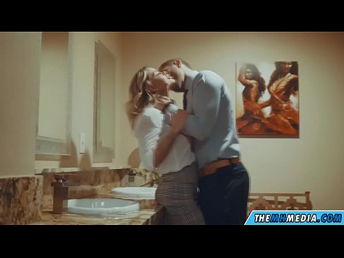 ❤️ Коли грудаста блондинка спокушає вас у громадському туалеті ❤️ Просто порно у нас ❌️